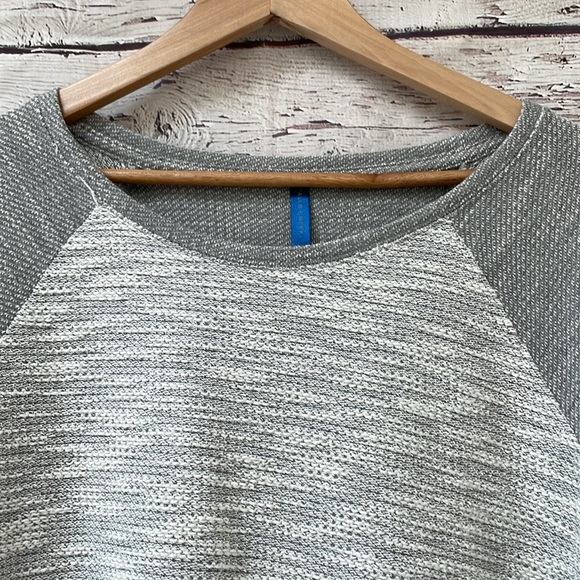 Women's Sweater - Picture 2 of 6